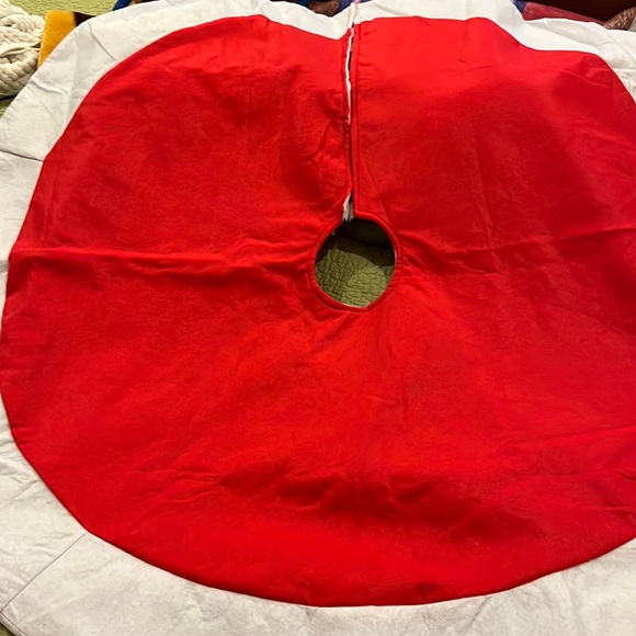 NWOT Jolly Christmas tree skirt a la Santa’s suit 42” - Picture 1 of 2